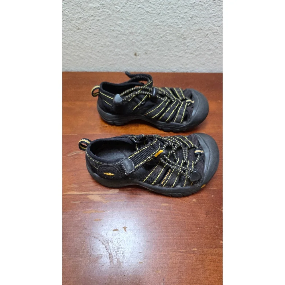 Keen Newport H2 Sandals Kids 11 Black Yellow Waterproof Hiking Water Shoes